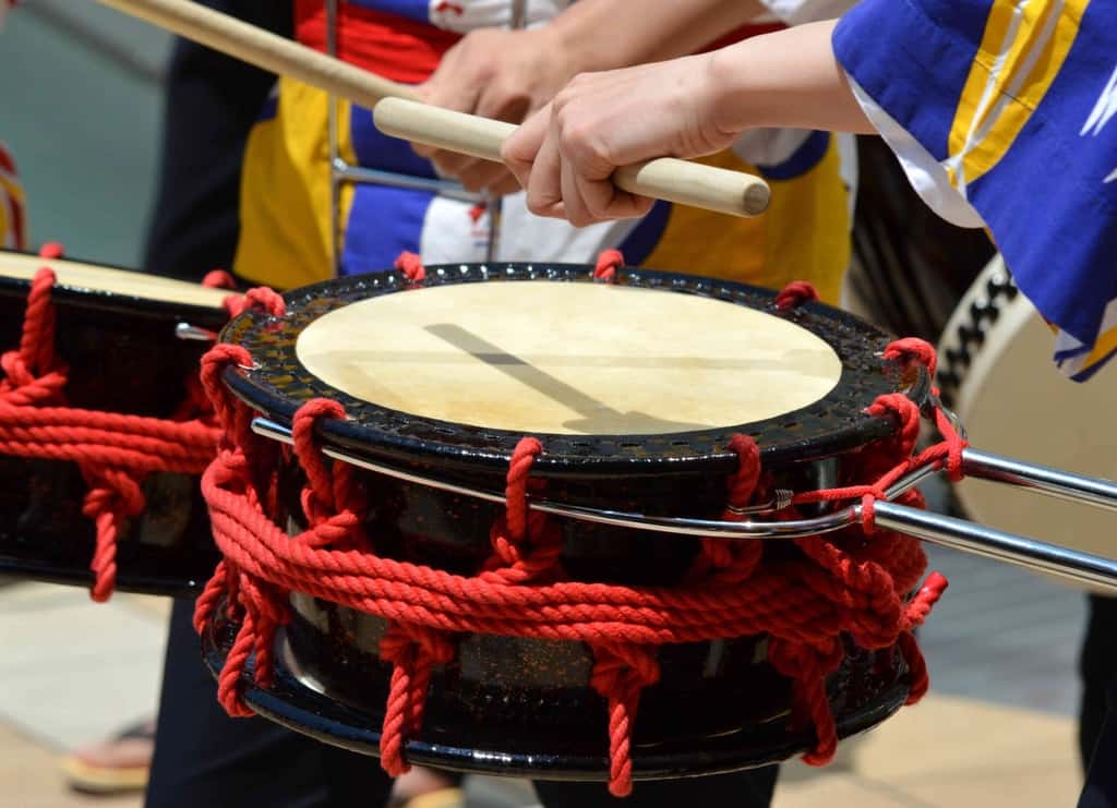 和太鼓の種類・歴史・たたき方などの基礎知識から和太鼓の楽しみ方まで
