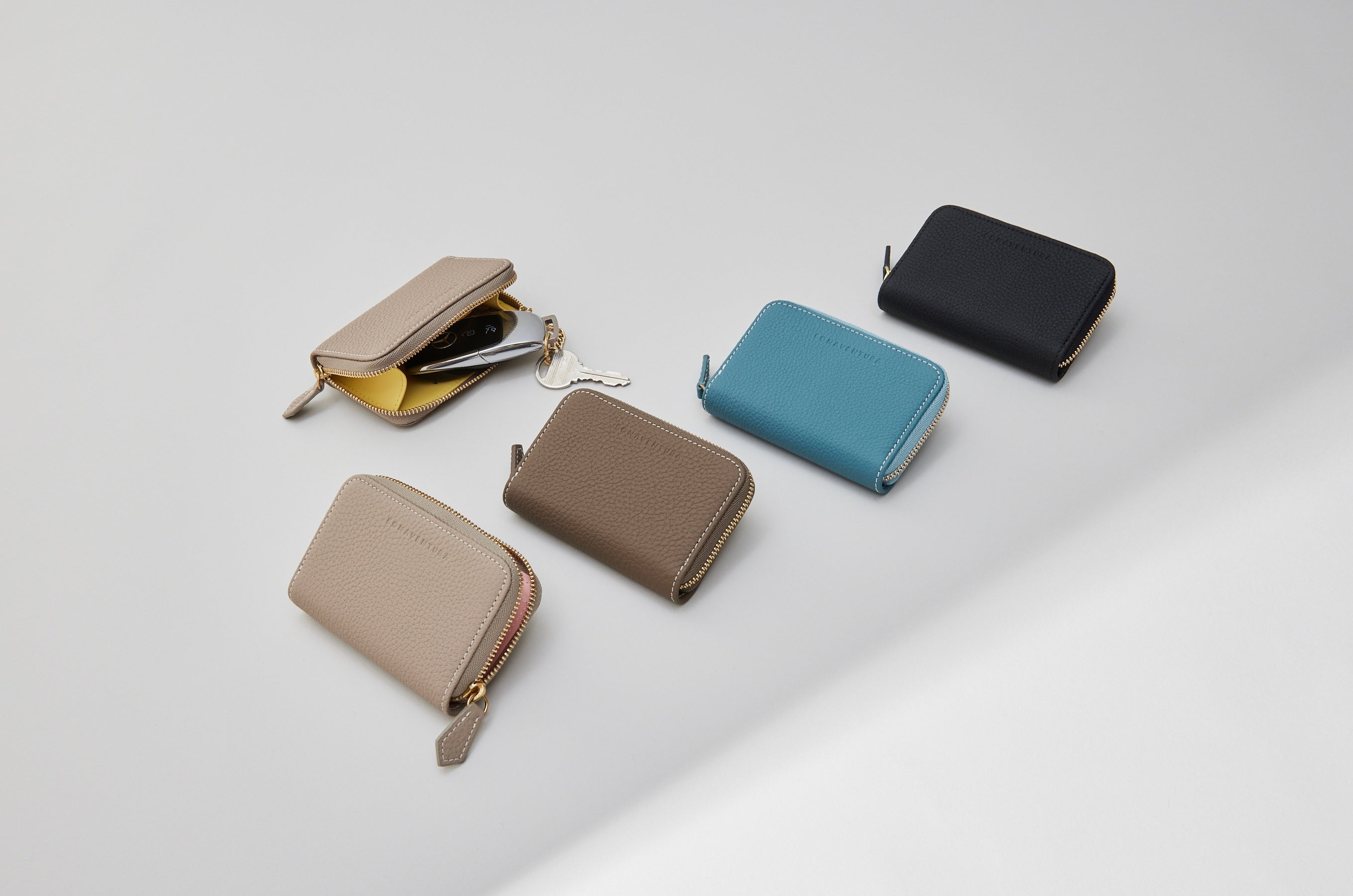 新色】ストラップ付 ジップカードホルダー