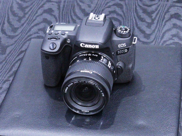 キヤノン、約2420万画素のCMOSセンサーと映像エンジンDIGIC 7を搭載