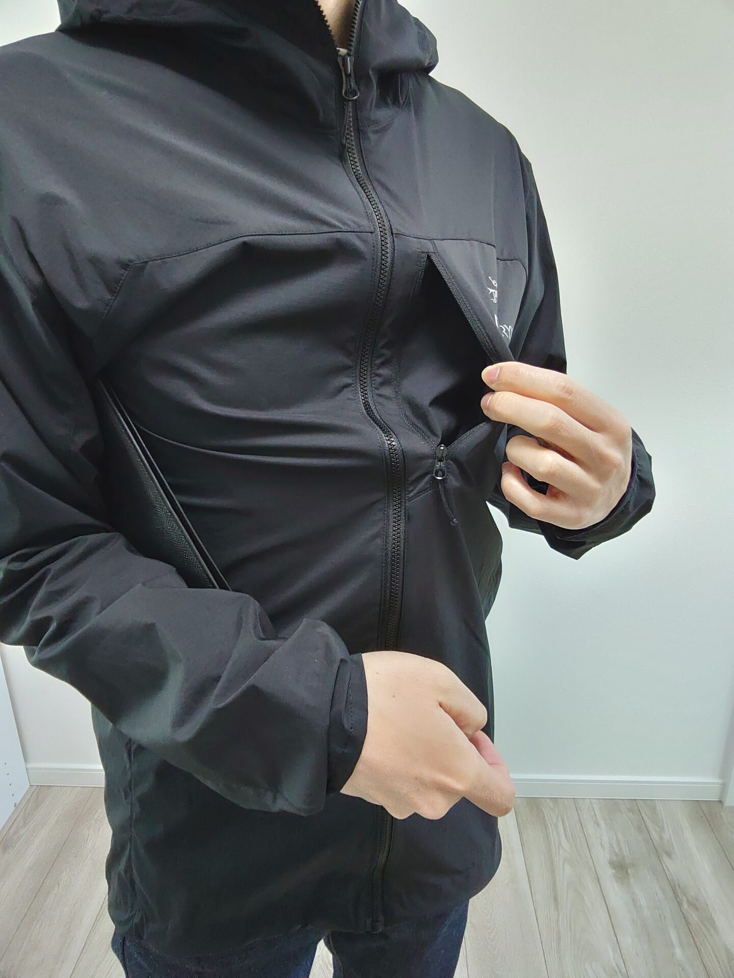 アークテリクス】スコーミッシュフーディのサイズ感やスペックを