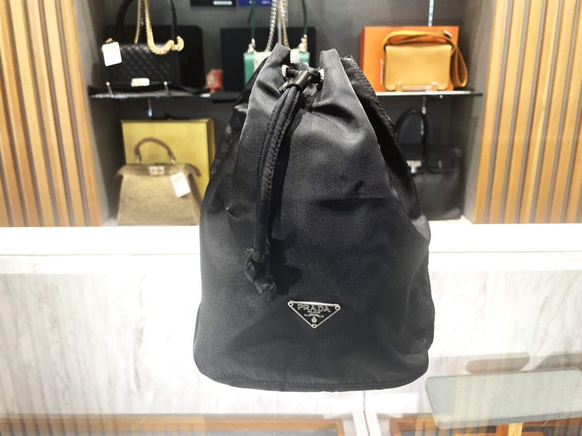 プラダ 巾着ポーチ MV369 買取査定：高価買取のチェックポイントを徹底