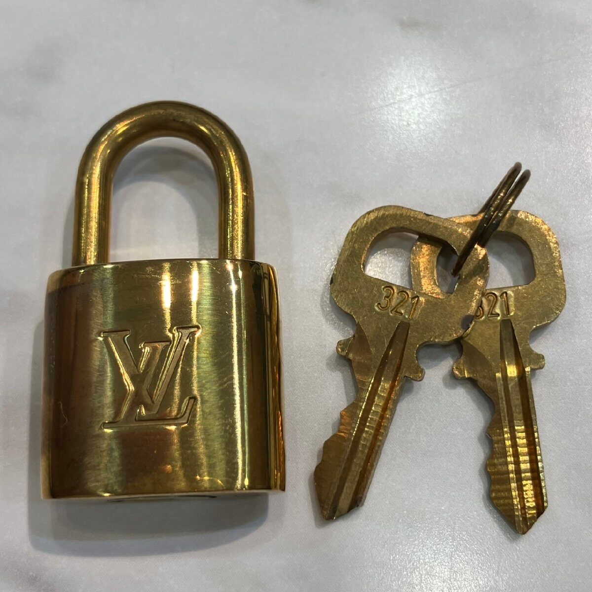 ただの金具」じゃない！Louis Vuitton カデナ 買取相場が高騰中？高価