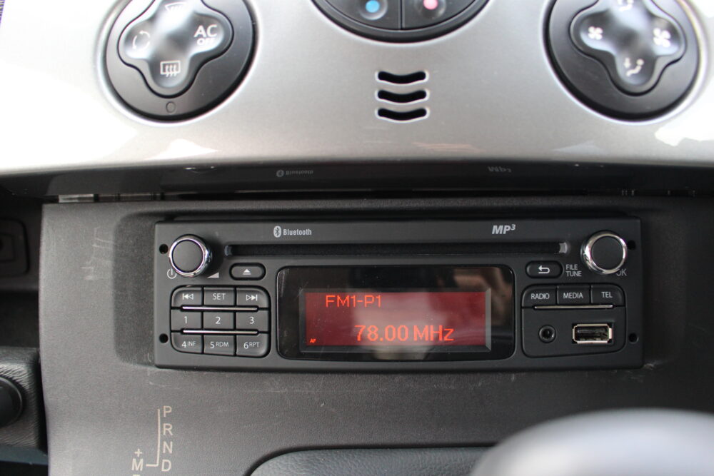 新着車両のご紹介】Phase1 Renault KANGOO 1.6 new paint Gobi - 千葉