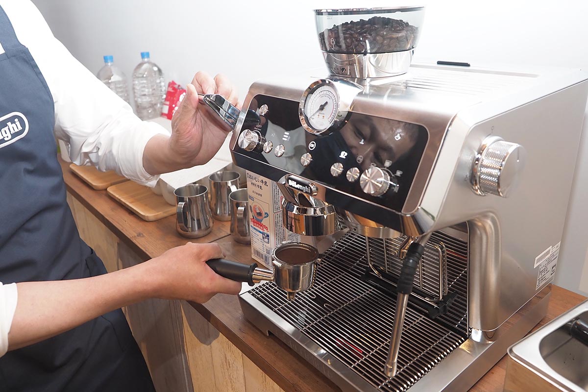 豆から挽くデロンギのエスプレッソメーカー日本上陸。バリスタも推す