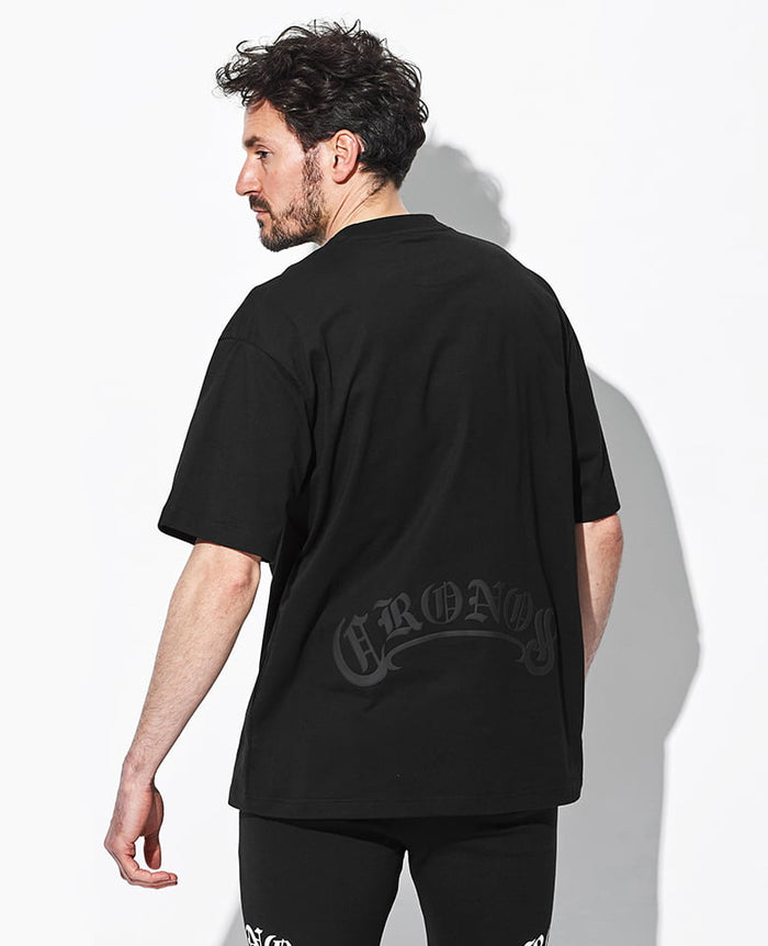 クロノス アーチ ブラックレター オーバーサイズ Tシャツ – 買えるLEON