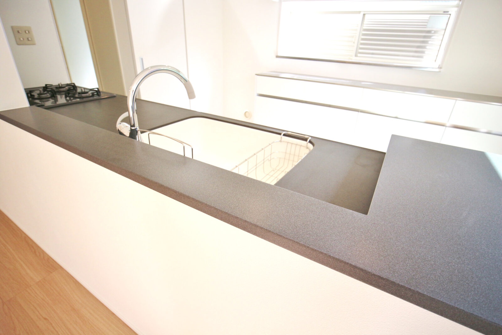 こだわりの笠木L型カウンター ｜ 施工事例 ｜ オーダーメイド人工