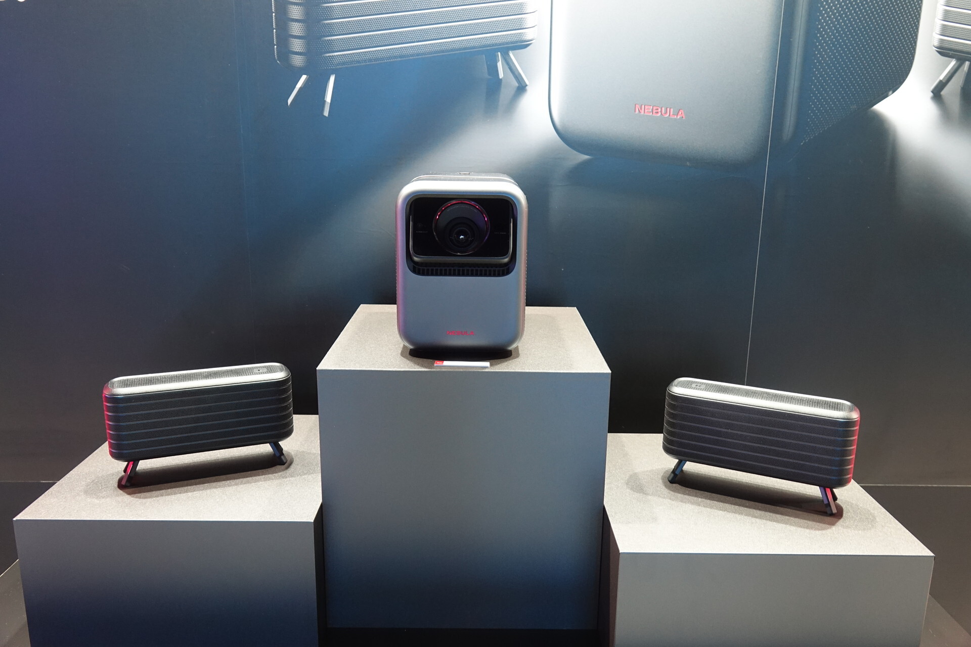 Anker、初のホームシアターシステム「Nebula X1」 - ケータイ Watch