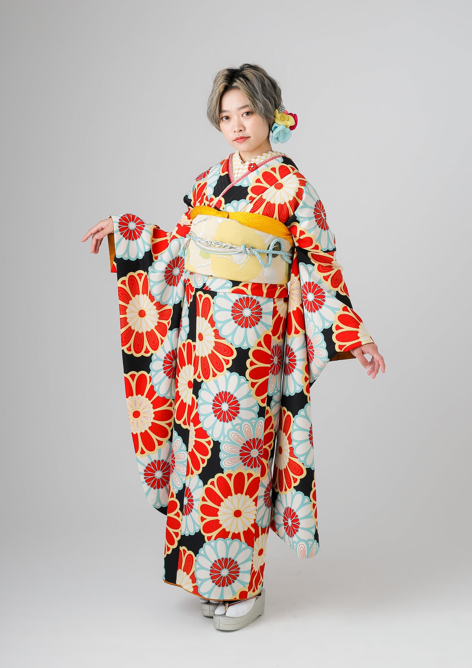 振袖ネットレンタル：黒と赤のレトロ】モダンな雰囲気/C-033 – kimono