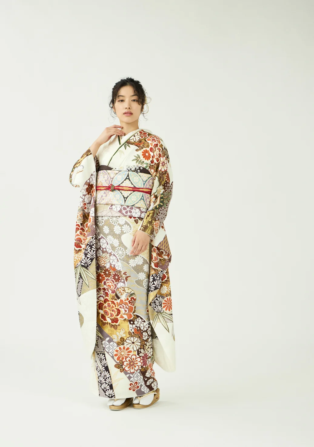 振袖／桃山の彩り／白茶 | 振袖レンタル·購入や成人式の着付けは
