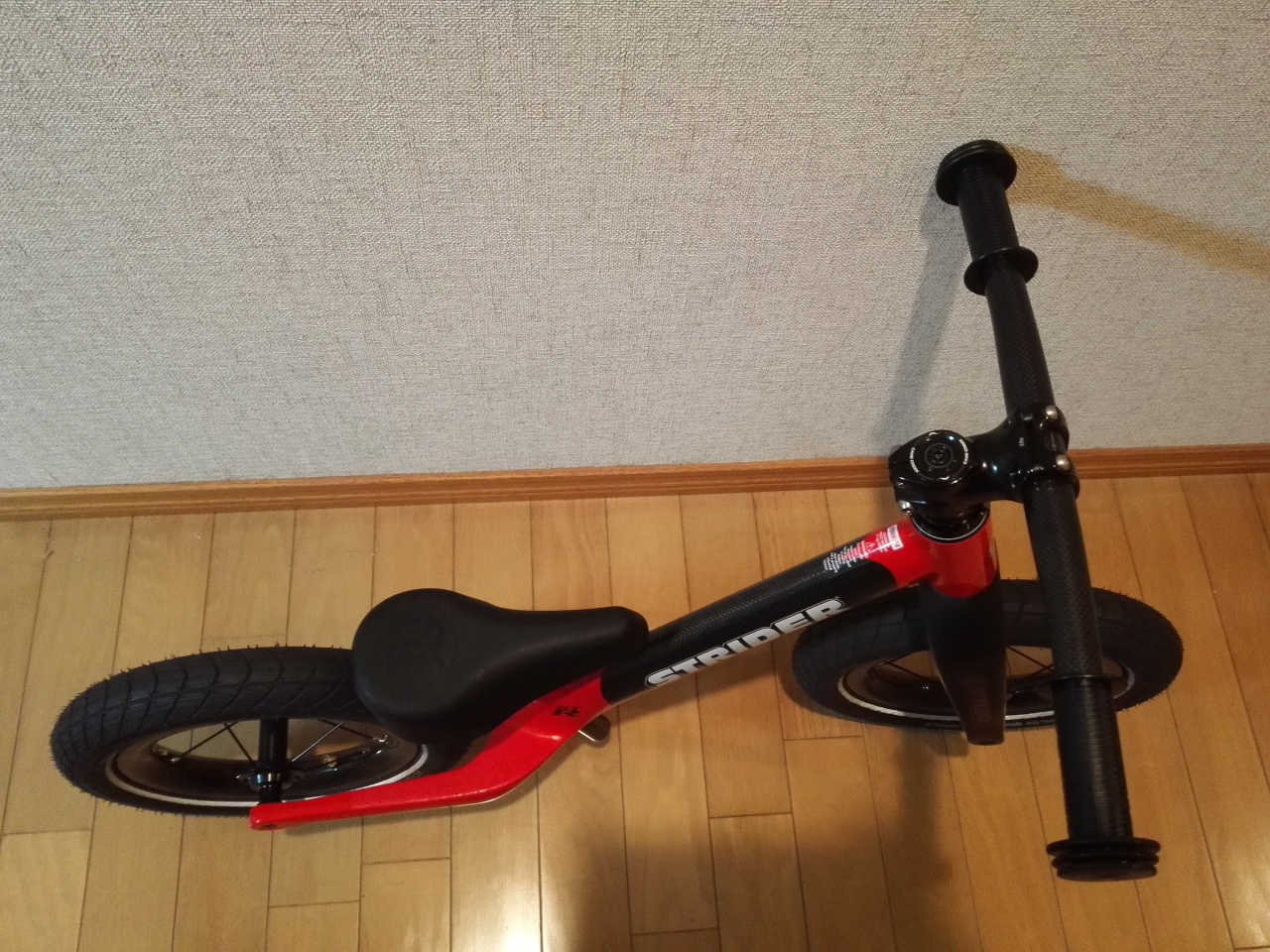 レビュー】ストライダーST-R！”10万円”のレーシング用カーボン