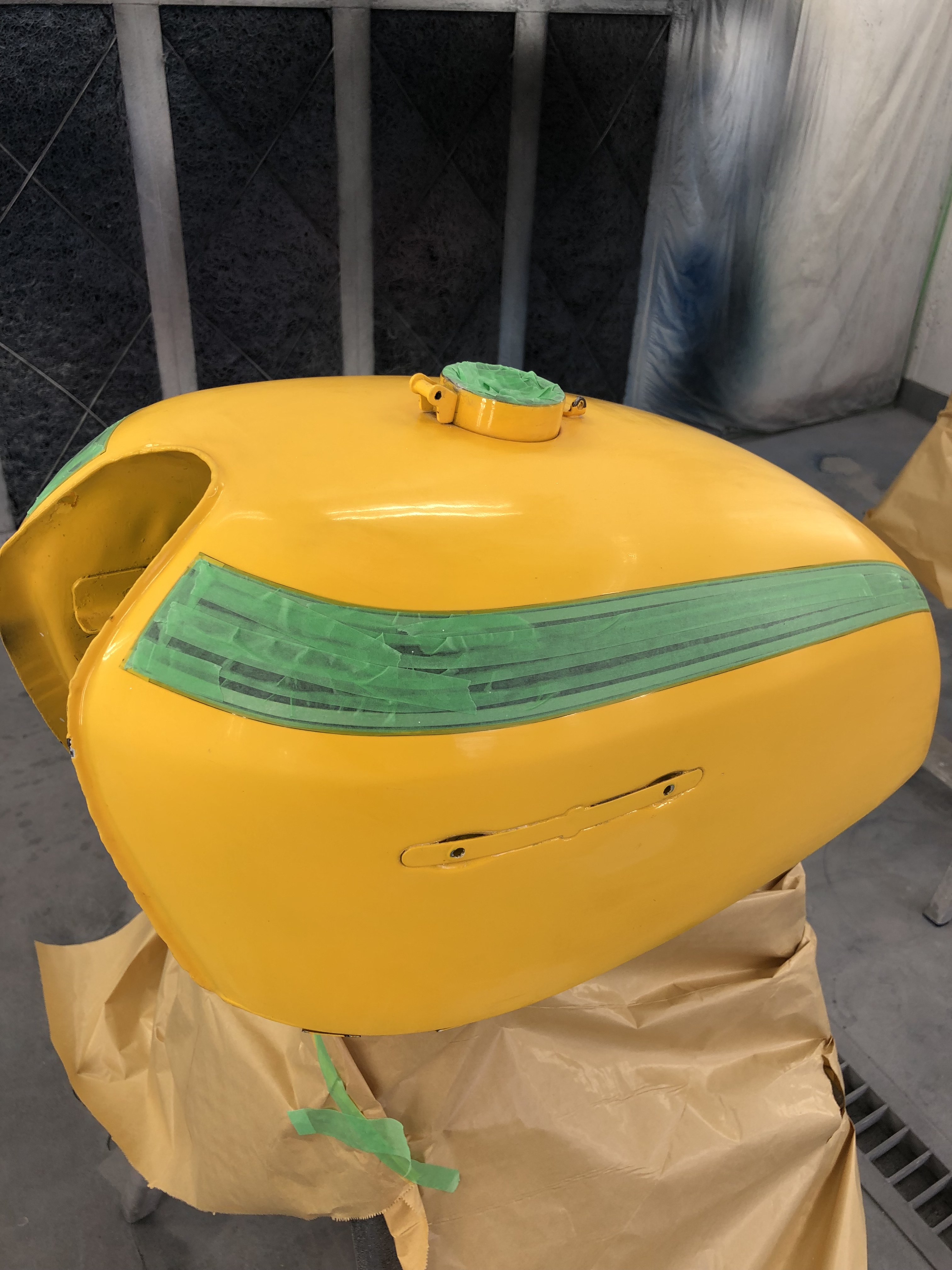 ホンダ CB750 タンク塗装 | 有限会社小池自動車板金工業所