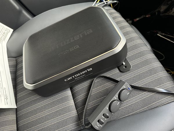 アクアにサブウーファー「carrozzeria TS-WX140DA」を取り付け（MXPK