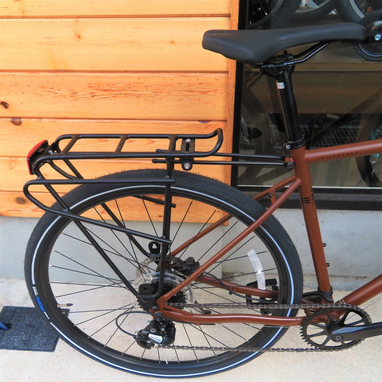 SALE】店頭展示のみ大きいサイズ（身長180㎝～）のクロスバイクが