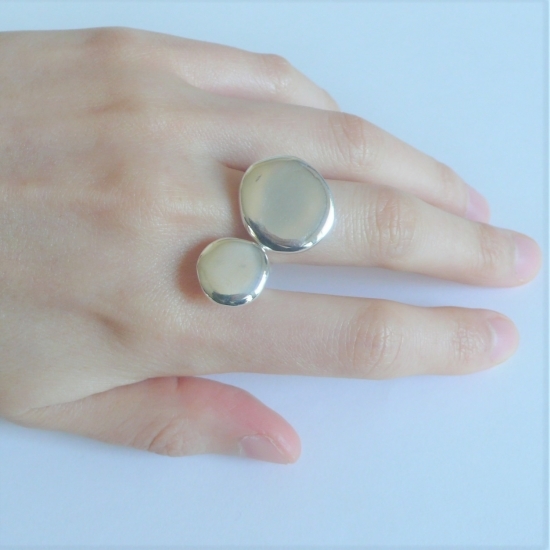 モニカ カスティリオーニ」のアートなリング【大人の2週間市