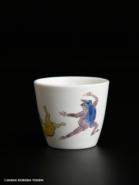十三代・酒井田柿右衛門 濁手戯画ぐい呑 | 銀座 黒田陶苑