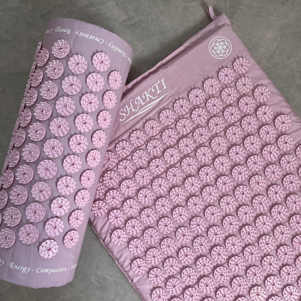 寝転ぶだけで痛気持ちいい！40代のセルフケアにシャクティマット愛用中