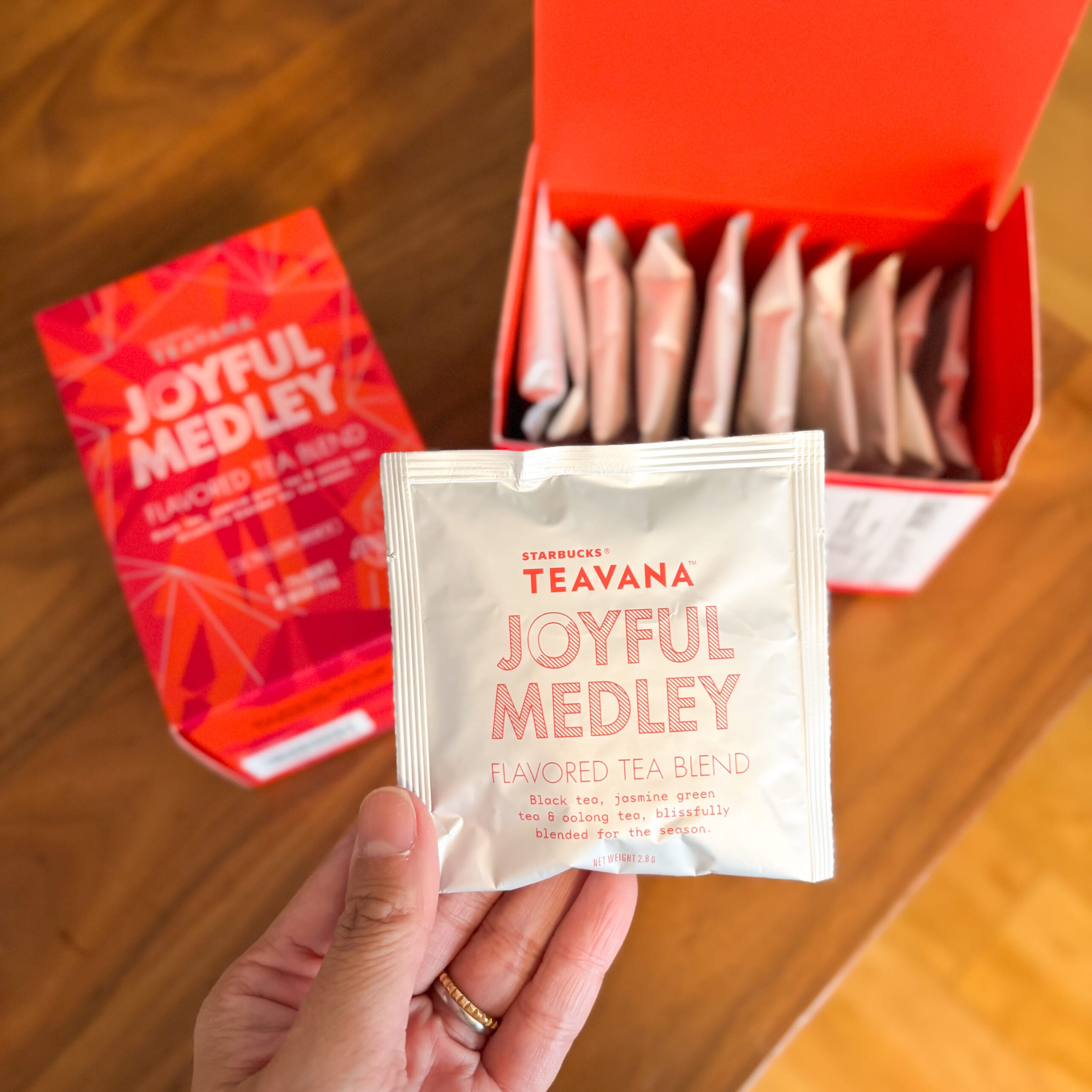 スターバックス『ティバーナジョイフルメドレー』の発売を待ちわびてい