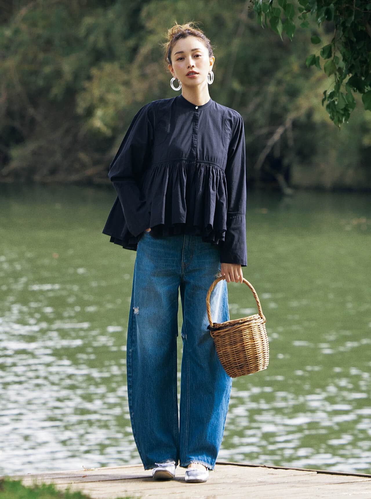 LEEマルシェ初登場！蛯原友里さんが着る「カレンソロジー」のブラウス