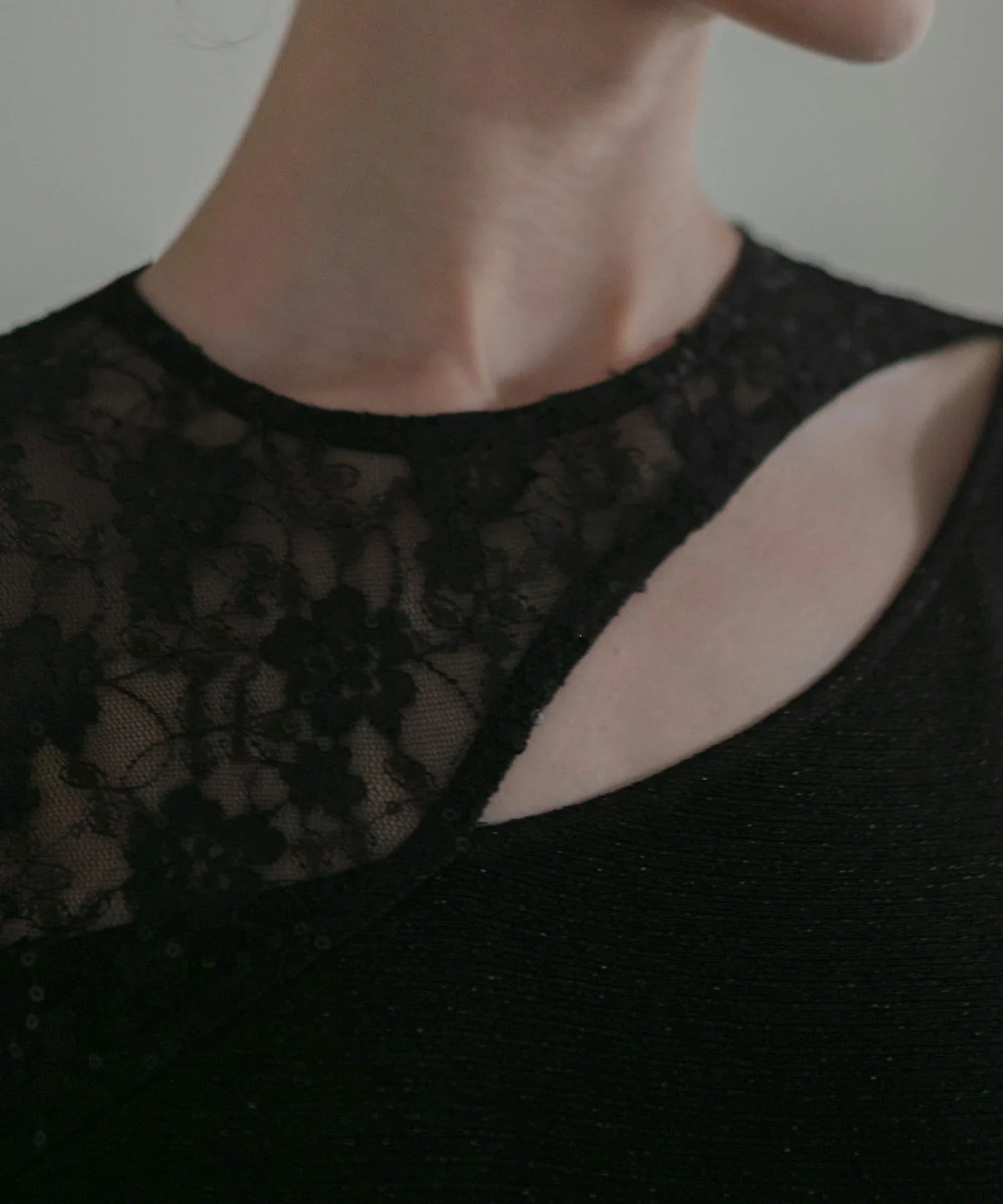 LEJA LUXE】アシンメトリーレーススリムフィットIラインドレス