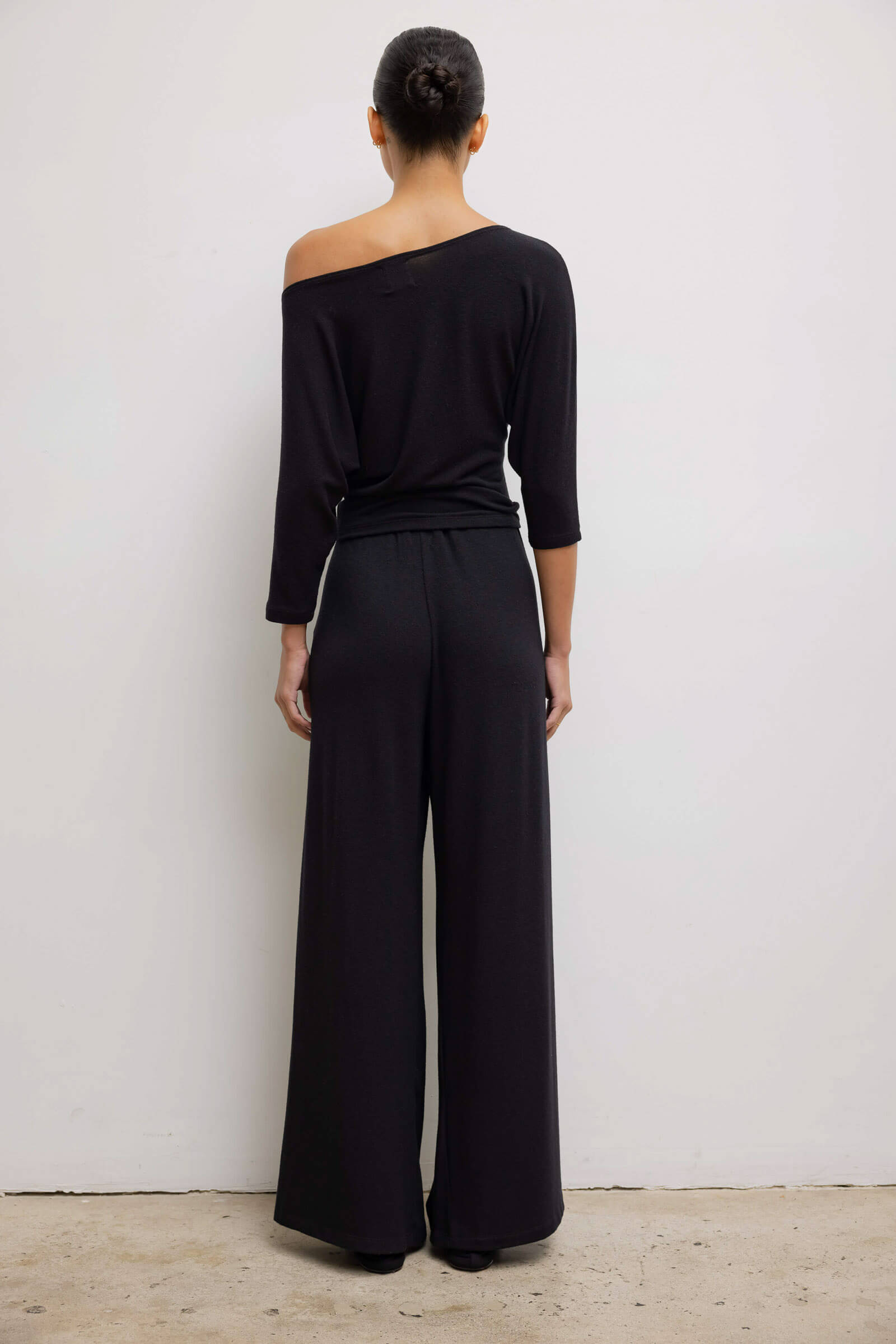 LESET Lauren Pleated Pocket Pant in Black in Jersey