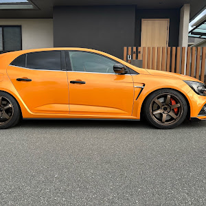 メガーヌ ハッチバックのラルグス車高調・タイヤおすすめ教えて