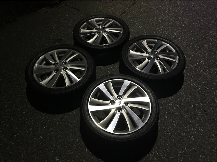 ムーヴカスタムのダイハツ純正・16インチアルミホイールに関する