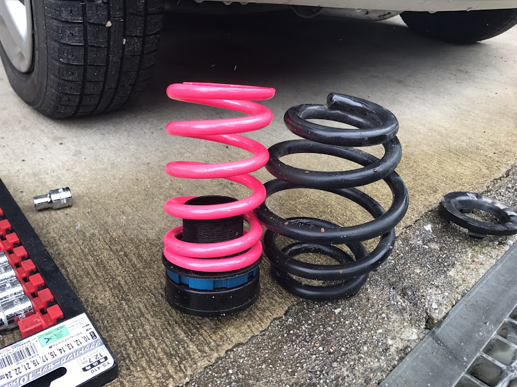 プリウスのバネ交換・326power・326 チャラバネに関するカスタム事例