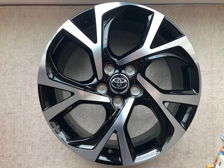 エスクァイアの80系 ノア ヴォクシー エスクァイア・C-HR純正ホイール