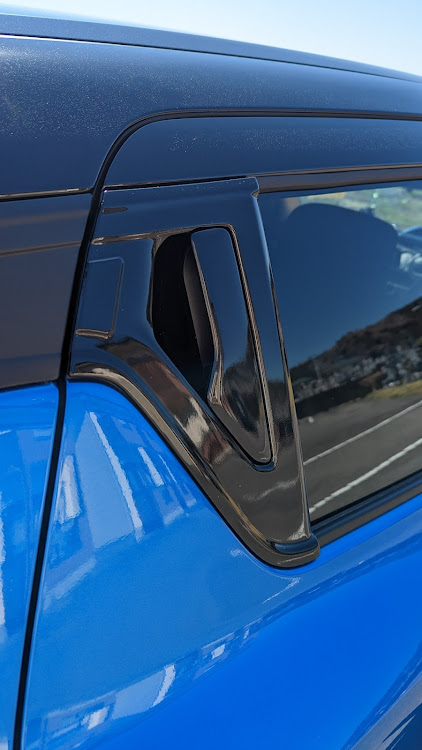 スイフトスポーツのタイ製・ドアノブガーニッシュ・Cピラー