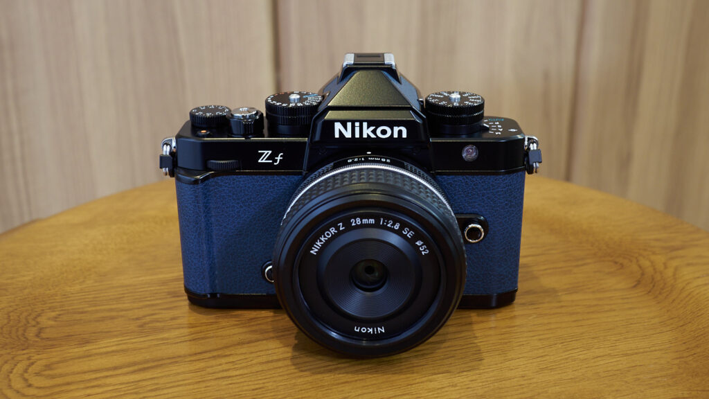 Nikon Zf 外観レビュー｜ソニーα9とのサイズ比較、張替情報も