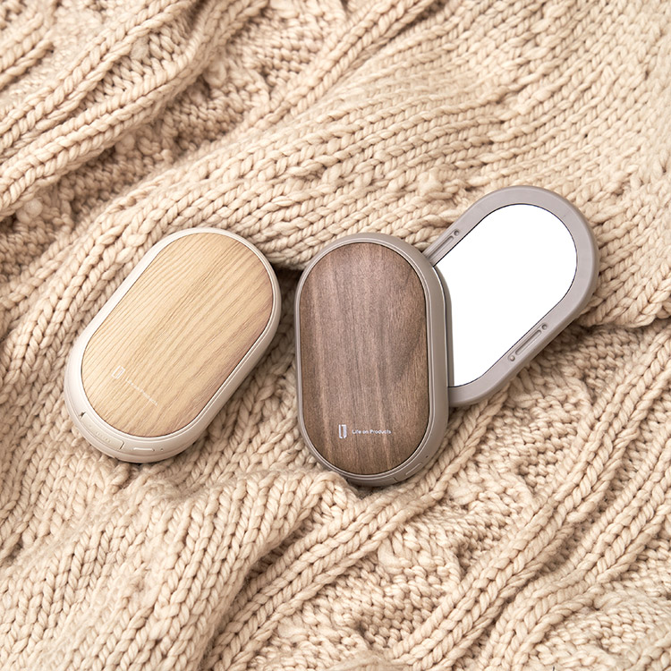 両手で使えるシェアカイロ モバイルバッテリー機能付 -Premium WOOD