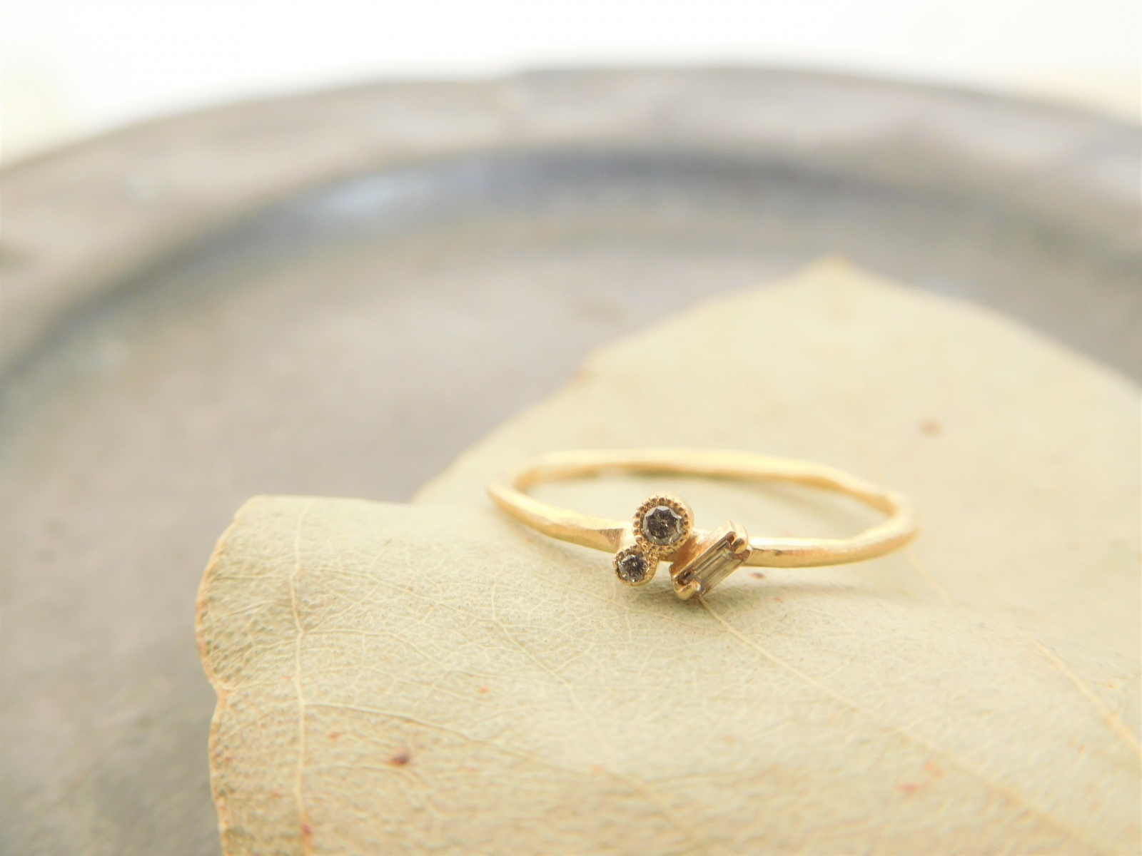 儚い輝き、美しい曲線 atelier d'antanのアクセサリー – Lifewares