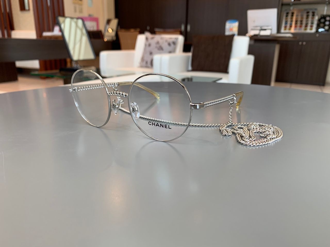 CHANEL : メガネの松村