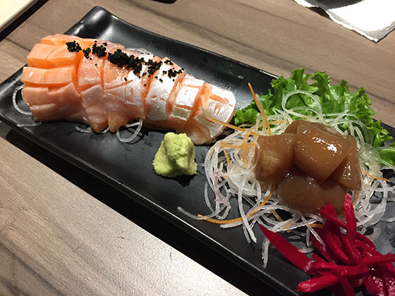 とっぴーシラチャ日記その14 寿司刺身食べ放題「Tsunami Sushi Buffet