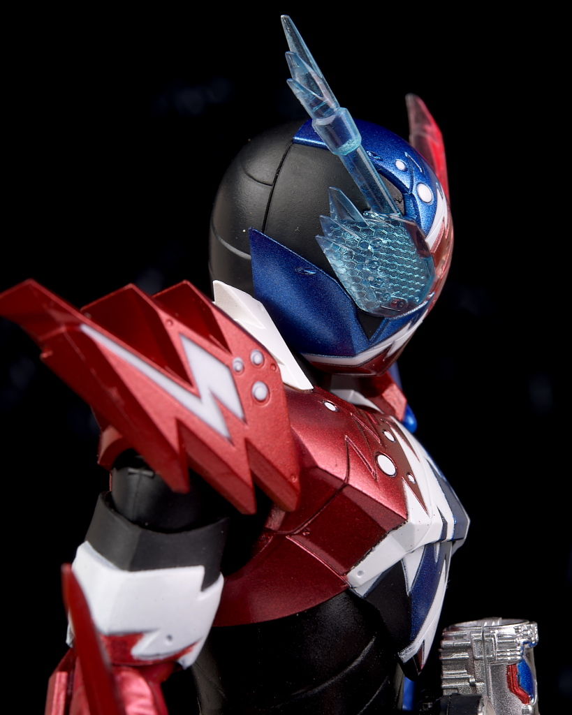 S.H.フィギュアーツ 仮面ライダービルド ラビットタンクスパークリング