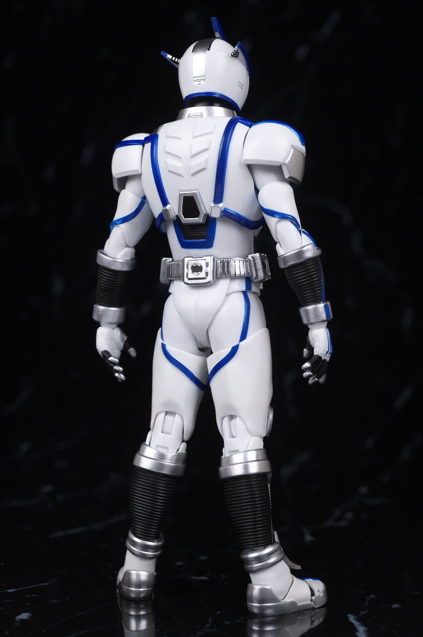 S.H.フィギュアーツ（真骨彫製法） 仮面ライダーサイガ レビュー : は