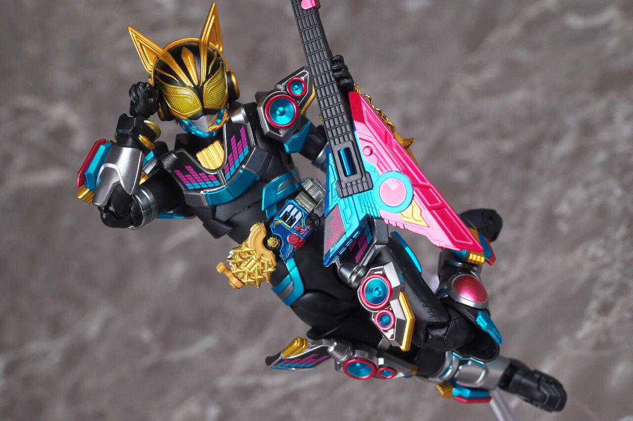 S.H.フィギュアーツ 仮面ライダーナーゴ フィーバービートフォーム