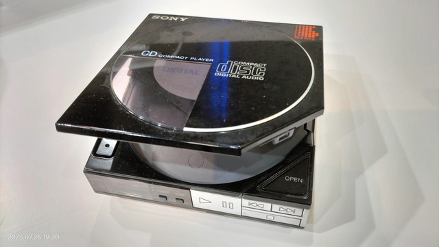 1984/昭和59/SONY/D-50/CDコンパクトプレーヤー/初代ディスクマン/当時