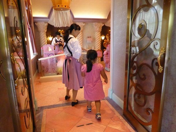 ビビディ・バビディ・ブティックで白雪姫になる ～ハロウィンイン