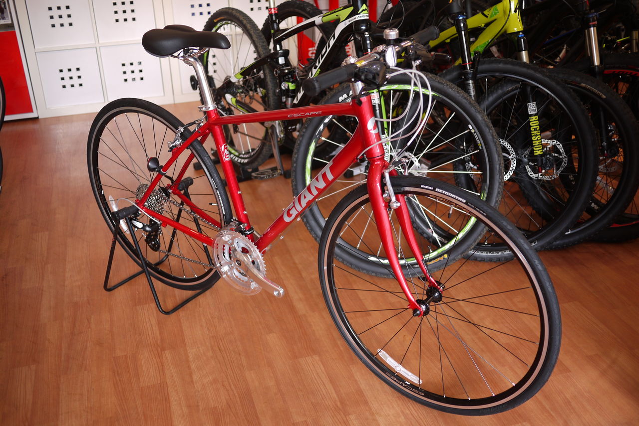 GIANT 2016年モデル入荷しました! ESCAPE R3 レッドトーン 2016年