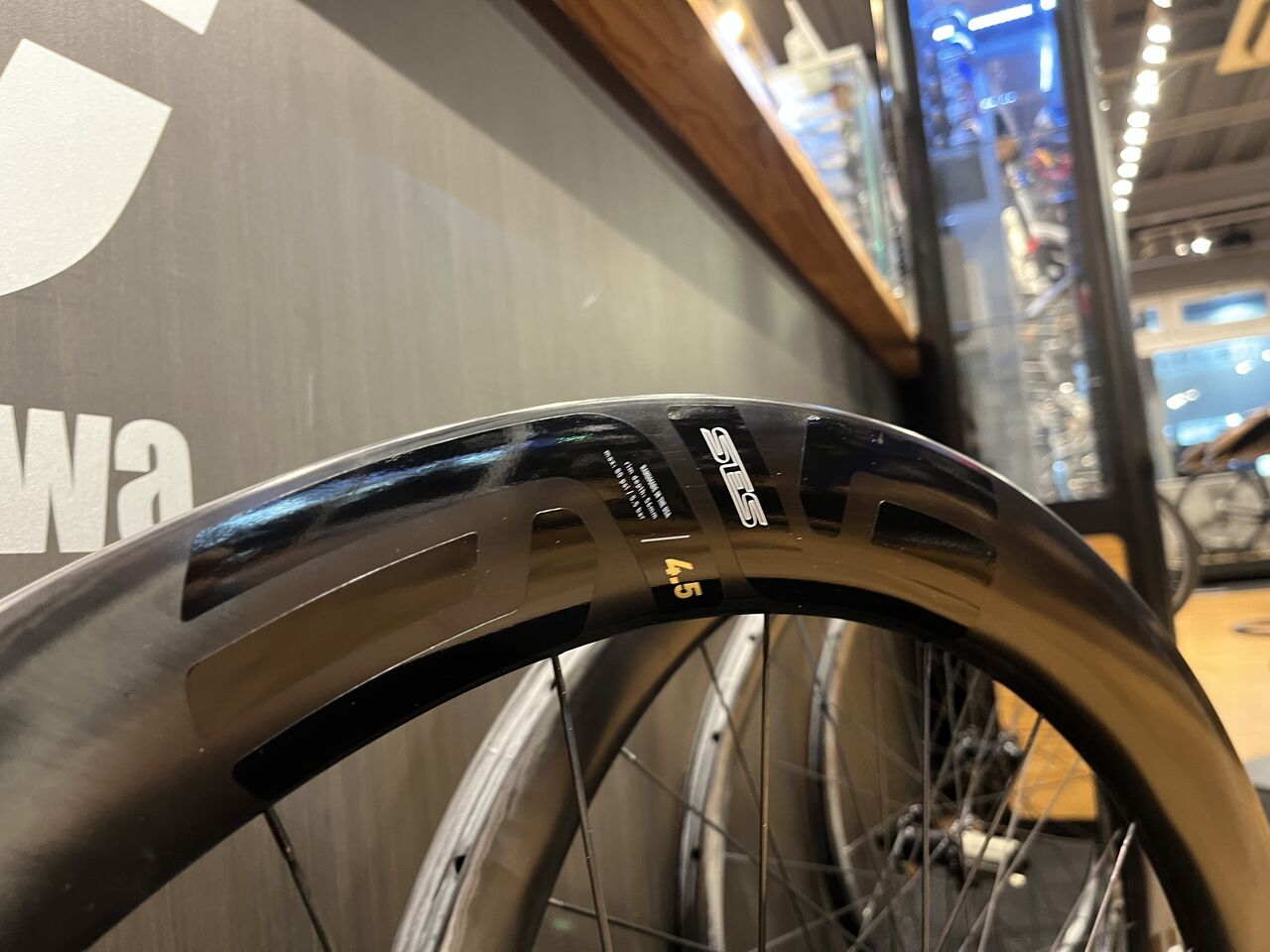 超人気の幻ホイール”ENVE SES 2.3＆4.5″緊急入荷！！ – SBC