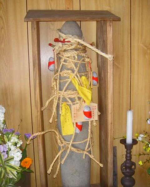 シーでございます 「考古資料」縄文遺跡、磨製石器、安山岩、 石棒