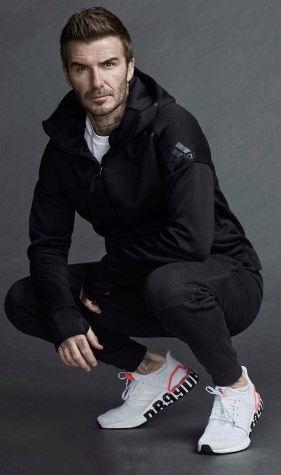アディダスウルトラブースト19ベッカム版を履くデビッド・ベッカム