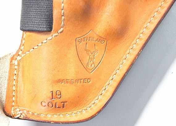 大追跡」新田主任のアップサイドダウンショルダー : 昭和刑事銃博物館