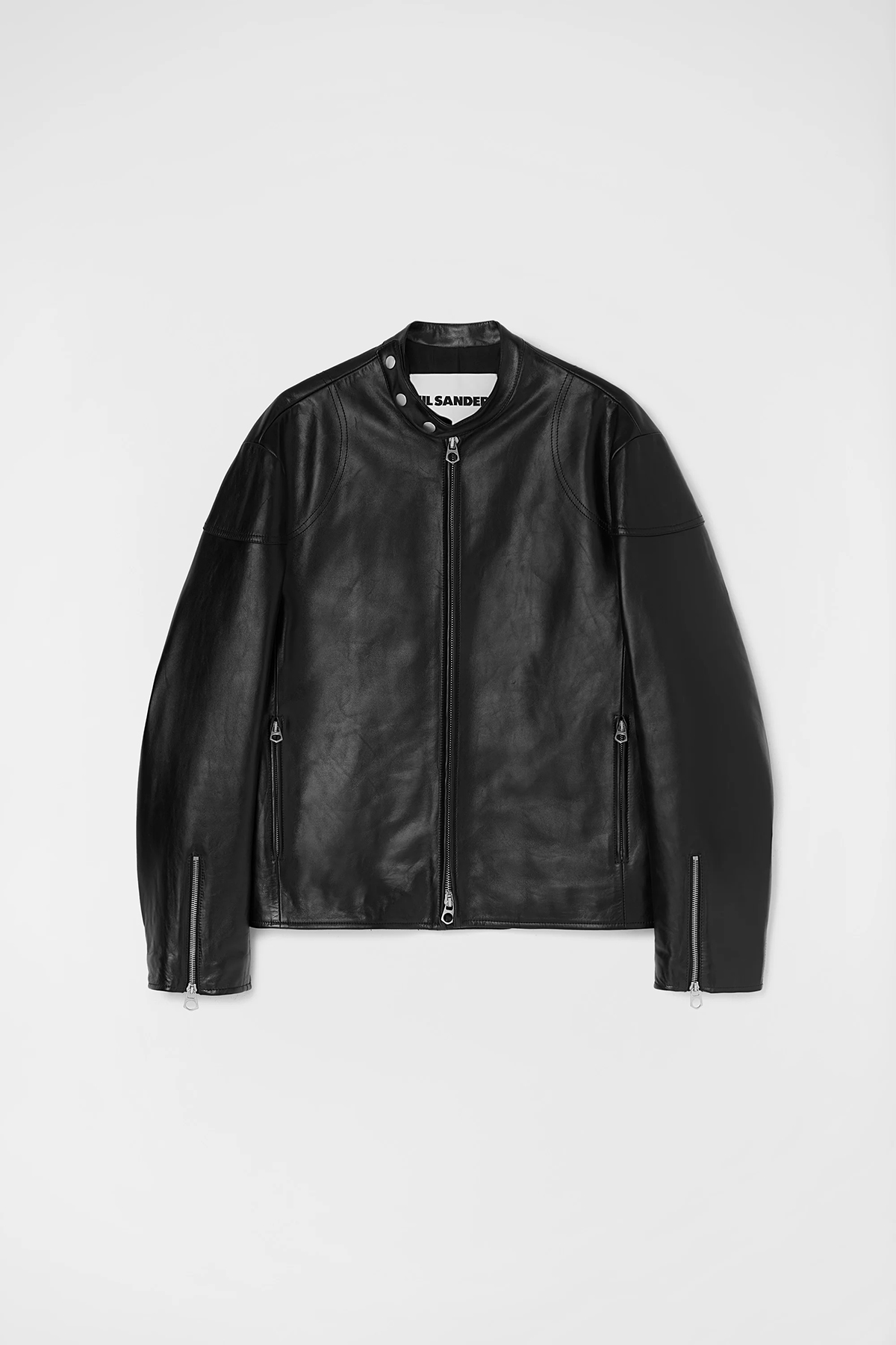 削ぎ落した美しさが光る JIL SANDER のバイカージャケット – 時代を