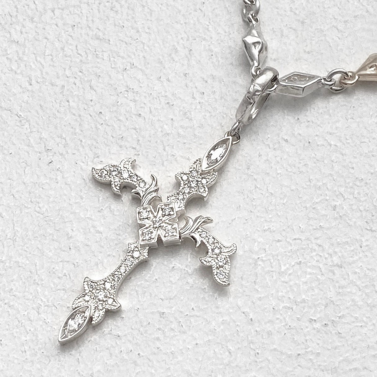 NATIVE CROSS PENDANT Silver / Zirconia PENDANT（ペンダント） Loree