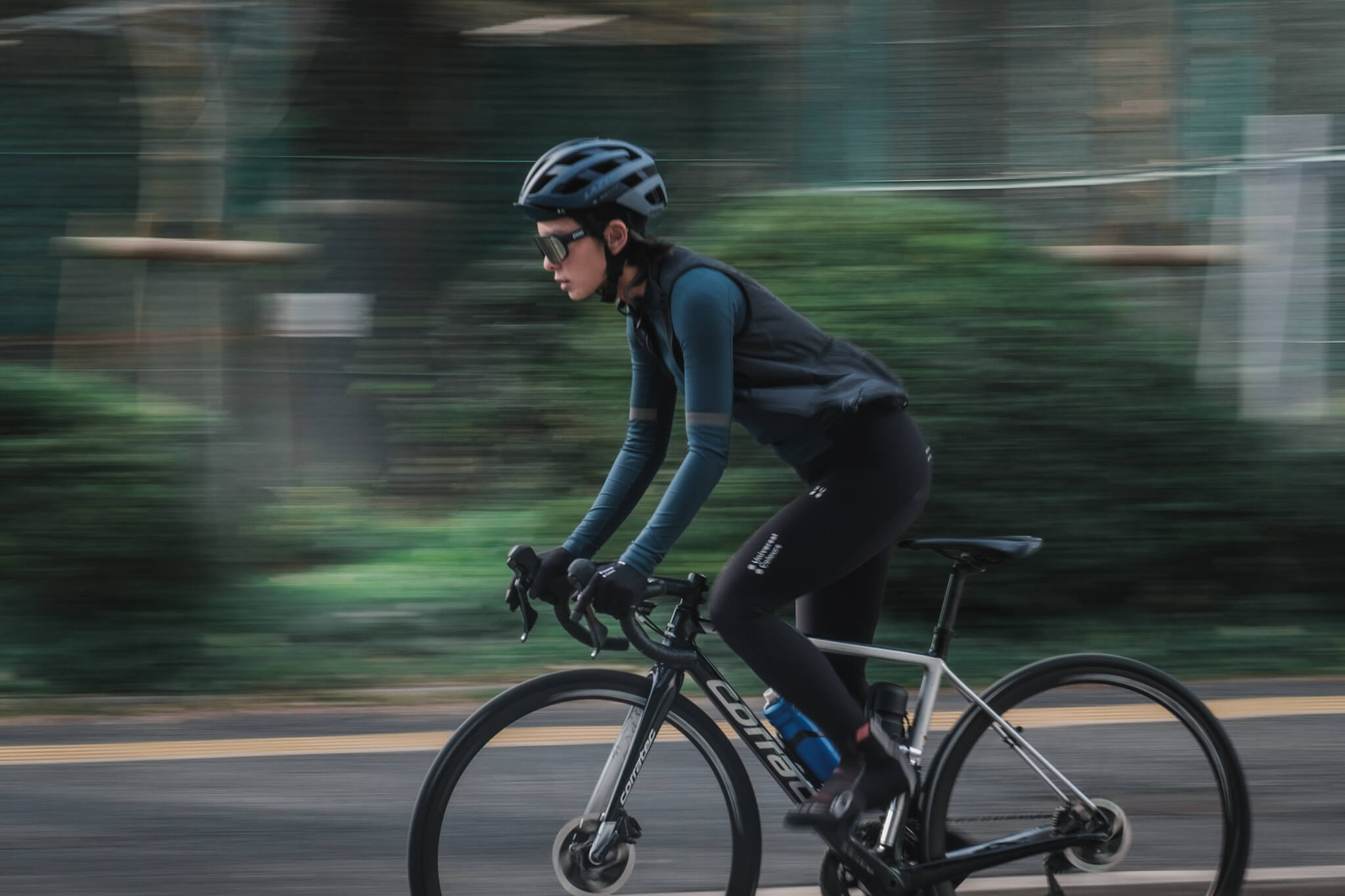 Universal Coloursレビュー：“自分色”を引き出す、ニュートラルな美学