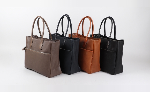 万双のトートバッグ