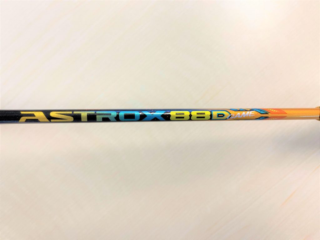 実打レビュー】コスパ◎『アストロクス88D GAME』バドミントンラケット