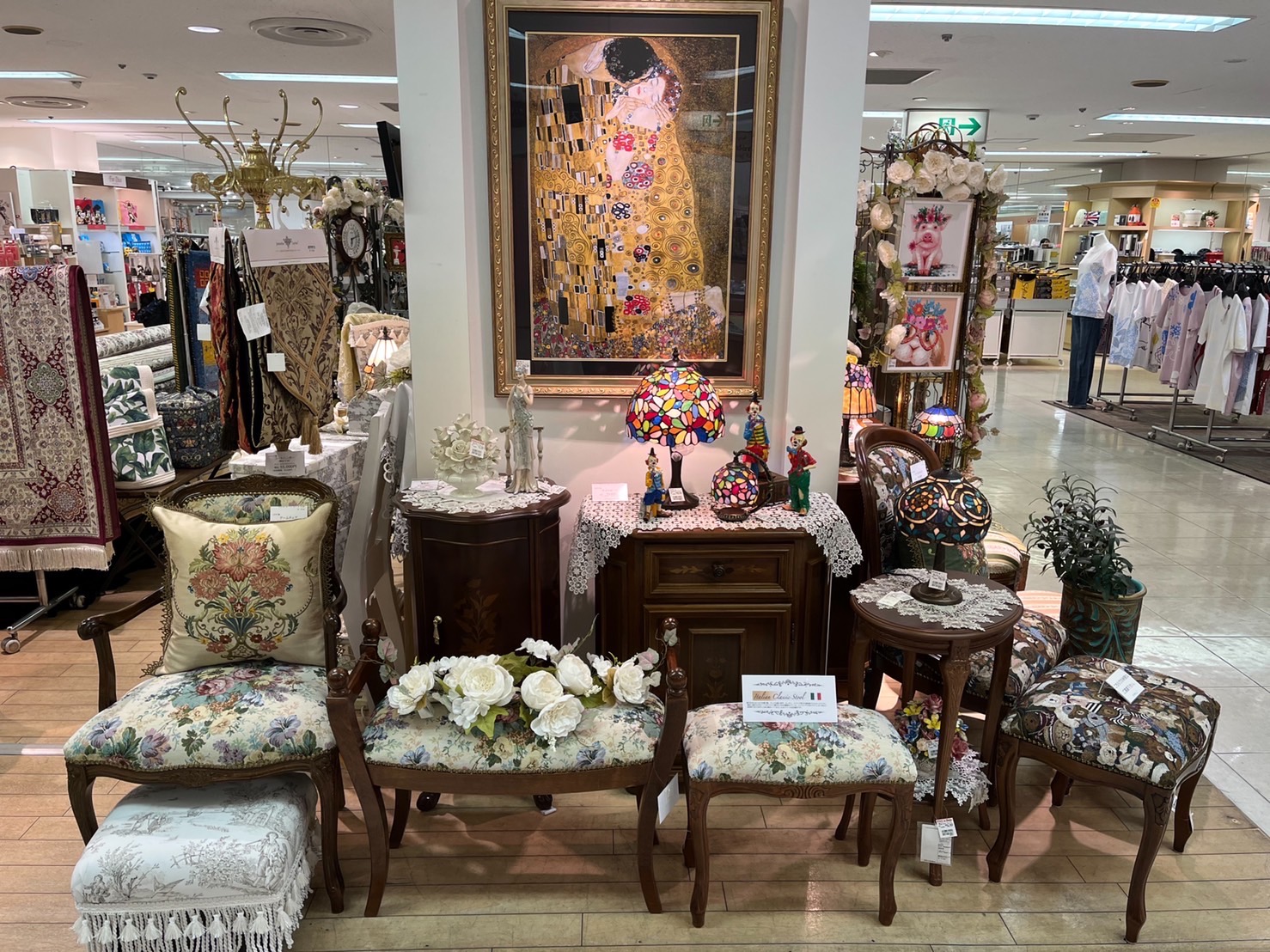 スワロフスキークリスタルメリーゴーランド | クラシック家具＆輸入